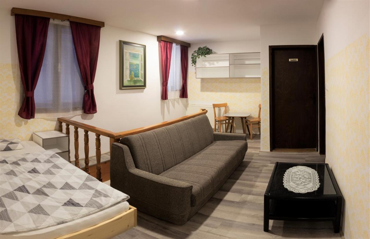 Transit On The Edge Apartment Velike Lasce Exterior photo